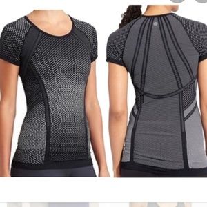 Athleta shirt size Medium